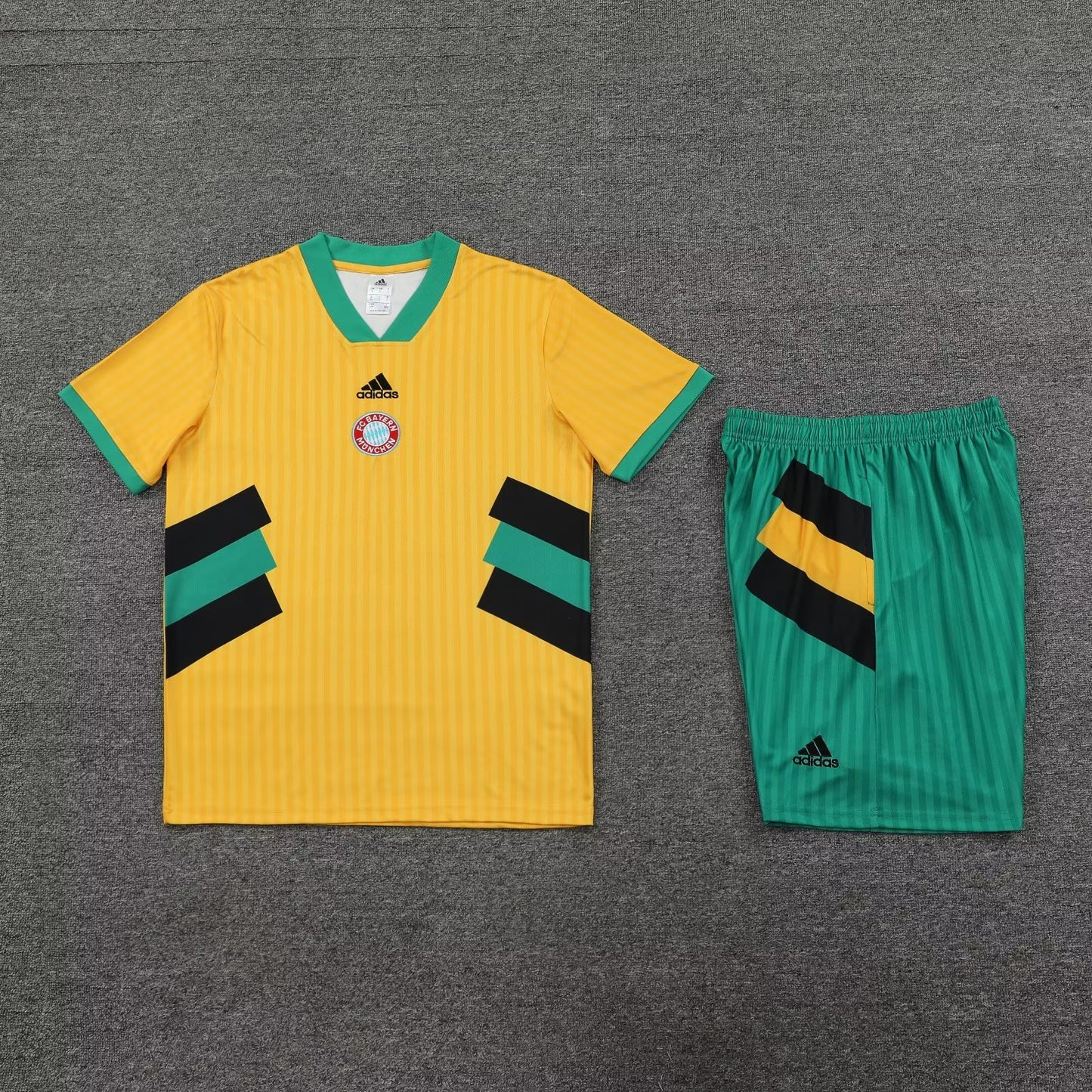 Bayern Munich Short Set Yellow/Green 2023-24